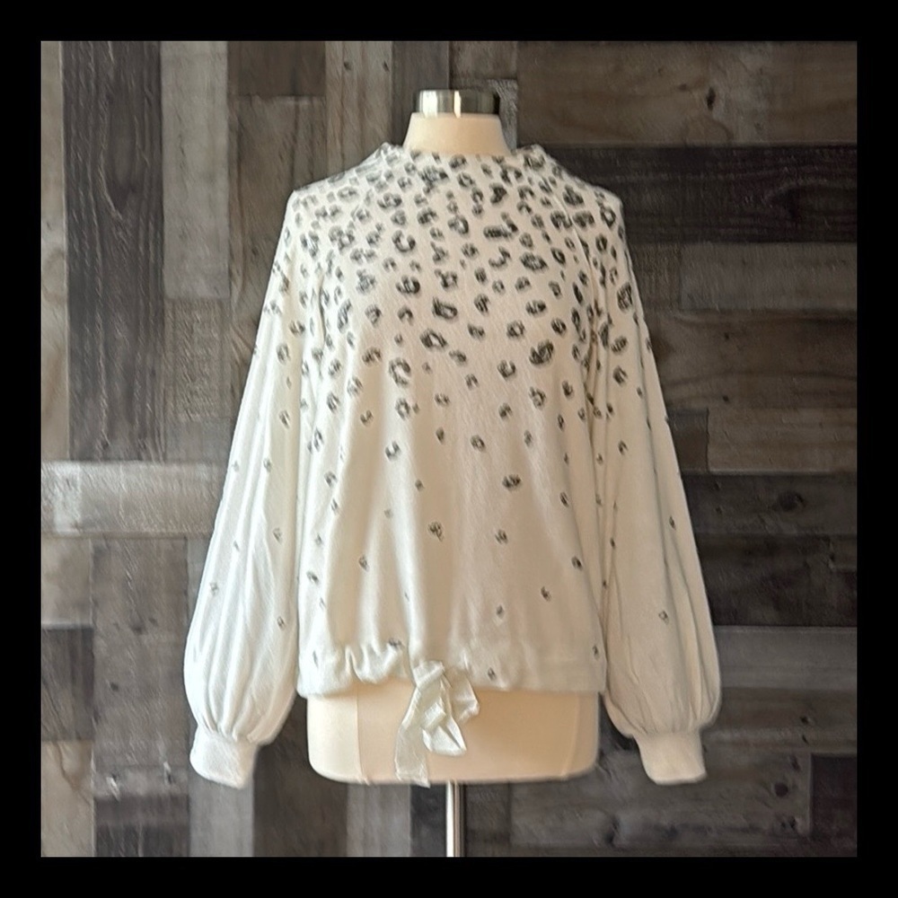 Democracy white sweater medium sparkly gray silver leopard print glam holiday